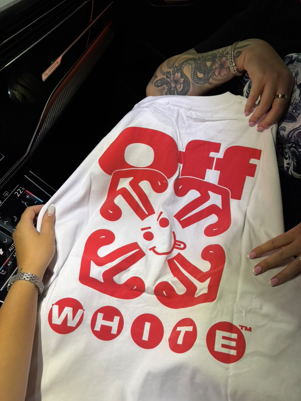 Off-White T-Shirts photo 2
