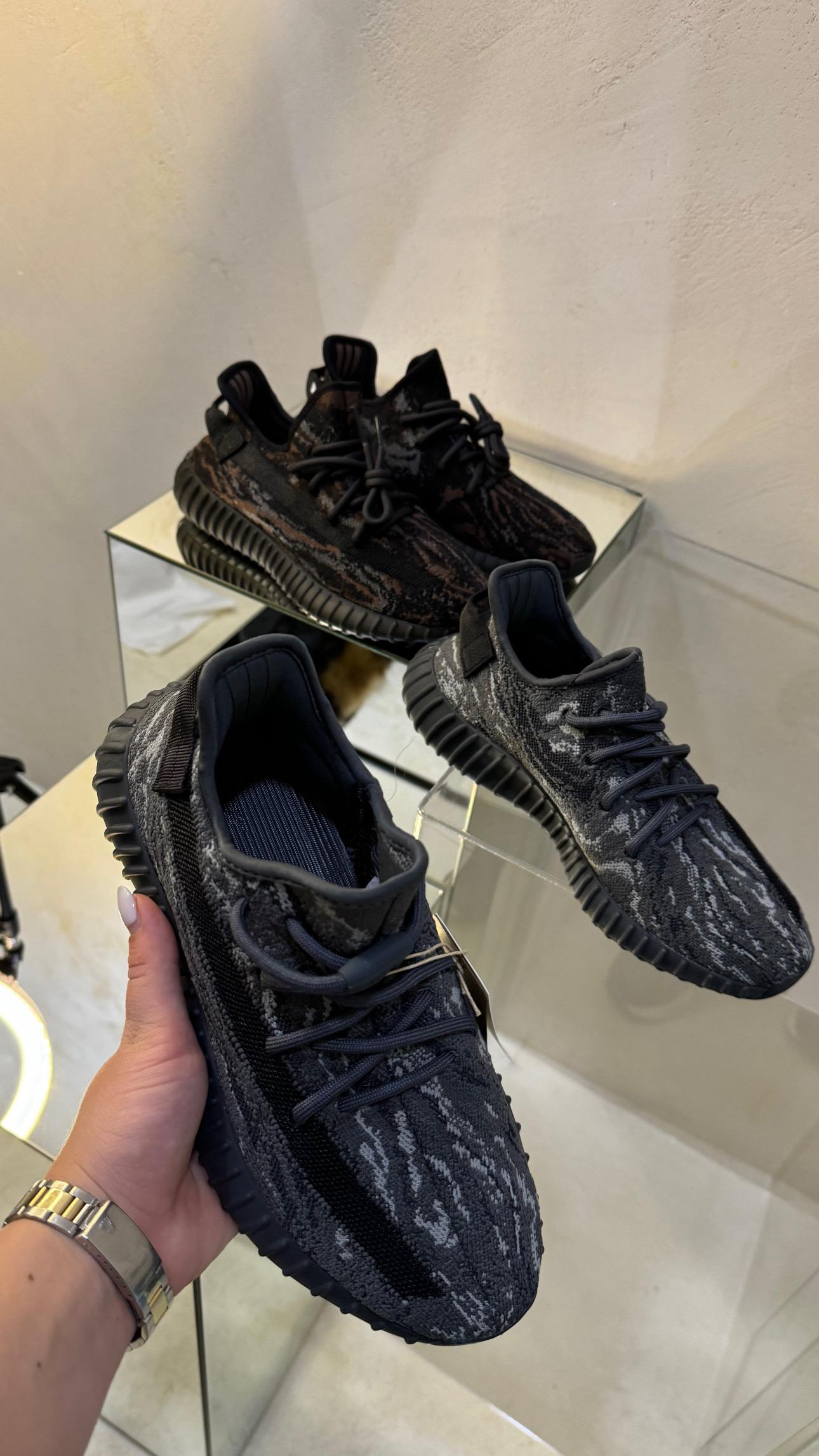 Yeezy Shoes photo 2